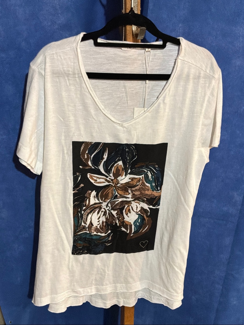 White Floral Graphic V-Neck Short Sleeve Tee